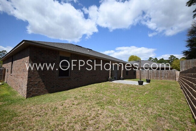 Building Photo - Home in South Crestview!