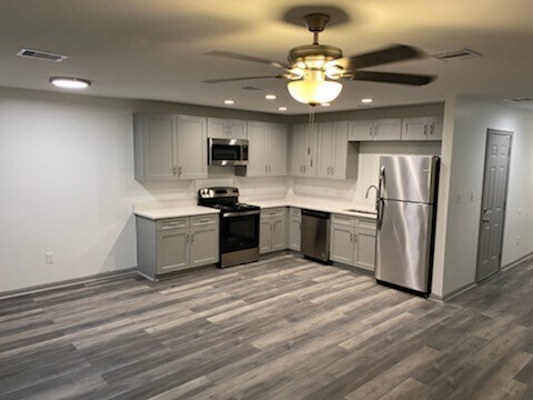 Building Photo - 8105 Corinth St