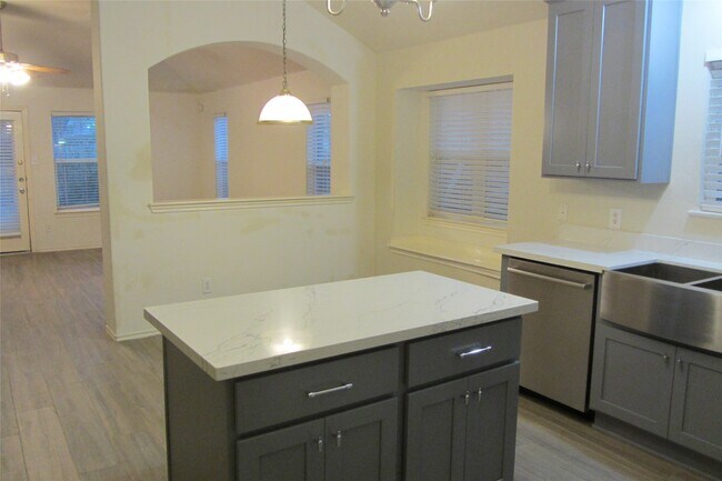 Building Photo - 20723 Fernwick Village Dr