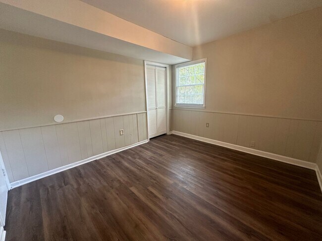 Building Photo - 705 Buena Vista Dr