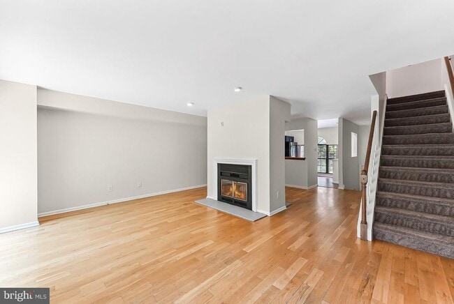 Building Photo - 3204 Stoneham Dr