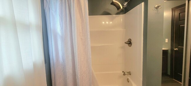 Building Photo - Small town Macon!