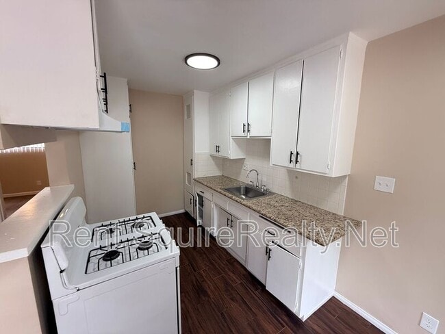 Building Photo - 414 N San Gabriel Ave