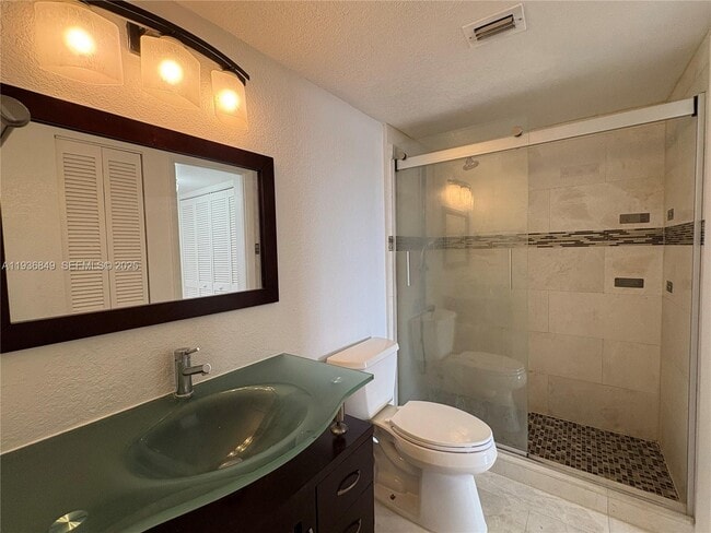 Building Photo - 9350 Fontainebleau Blvd