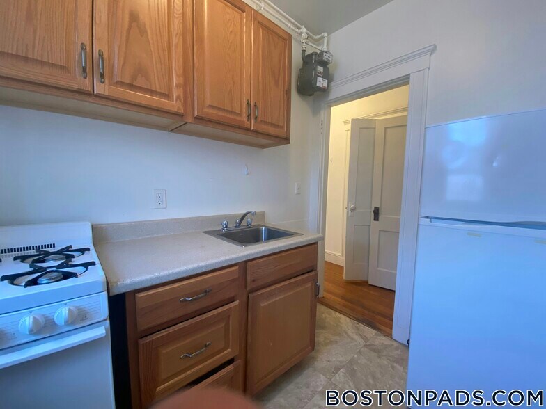 Building Photo - 137 Park Dr