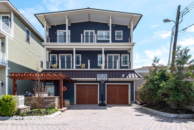 Building Photo - 1302 Ocean Ave N