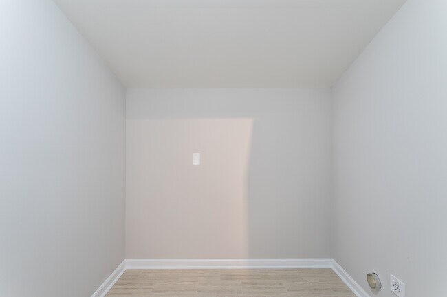 Building Photo - 805 Fitzgerald Dr