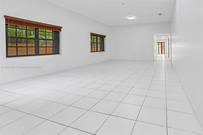 Building Photo - 443 SW 21st Rd