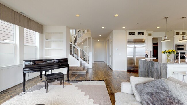 Building Photo - Issaquah highlands 5 bedroom plus Den and 5.5 bathroom newer home with a lot of amenities!!!  A m...