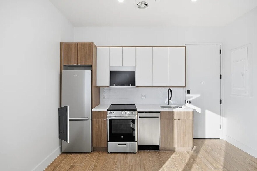 Building Photo - 379 Hawthorne St