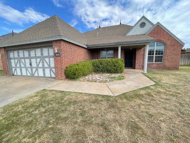 Building Photo - Gorgeous 4 bed 2.5 bath!