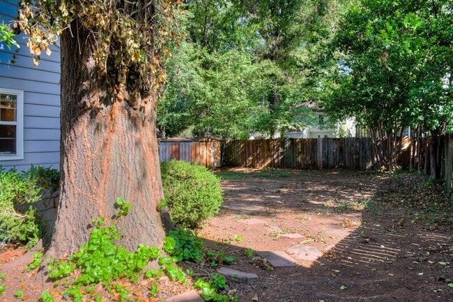 Building Photo - 2453 Riverlook Dr