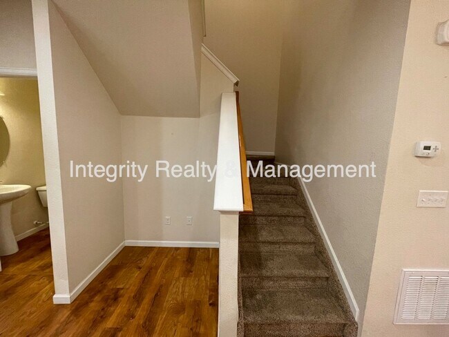 Building Photo - 598 E Dry Creek Pl