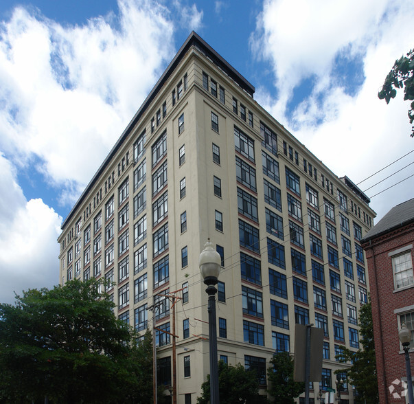 Building Photo - Museum Square