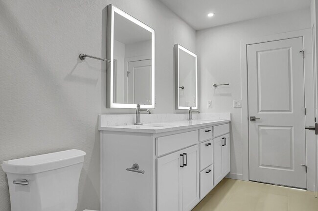 Building Photo - $2,350- 3 Bed 2.5 Bath Townhome in CO Springs with Central AC, and In Unit Laundry!