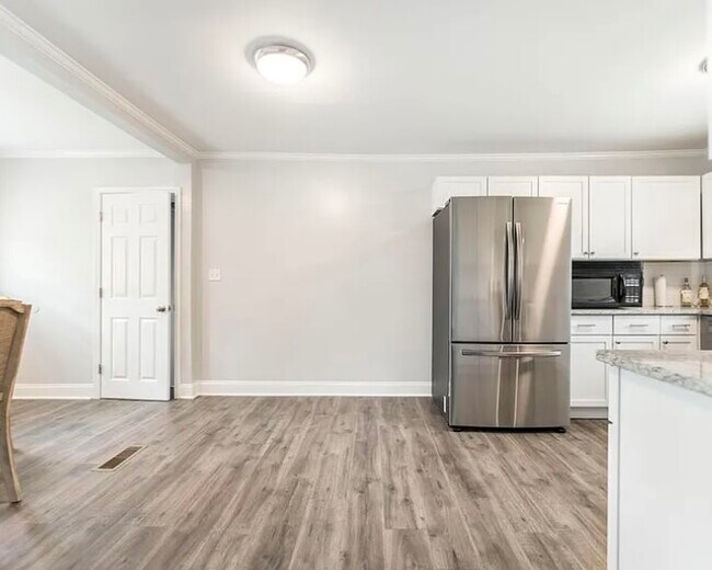 Building Photo - 4260 Villa Ave