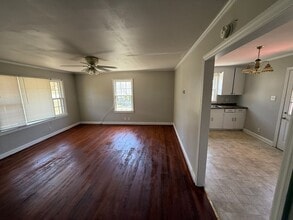 Building Photo - 2 Bedroom House near Downtown Raleigh east of Oakwood