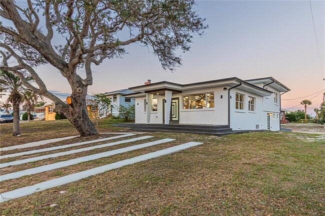 Building Photo - 2061 S Peninsula Dr