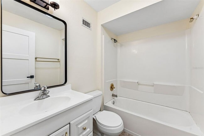 Building Photo - 16117 Rambling Vine Dr E