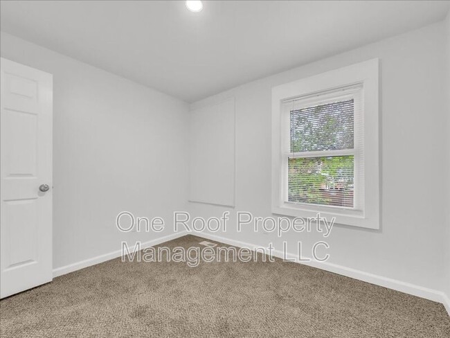 Building Photo - 324 N Hardesty