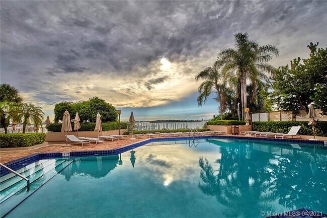 Building Photo - 11113 Biscayne Blvd