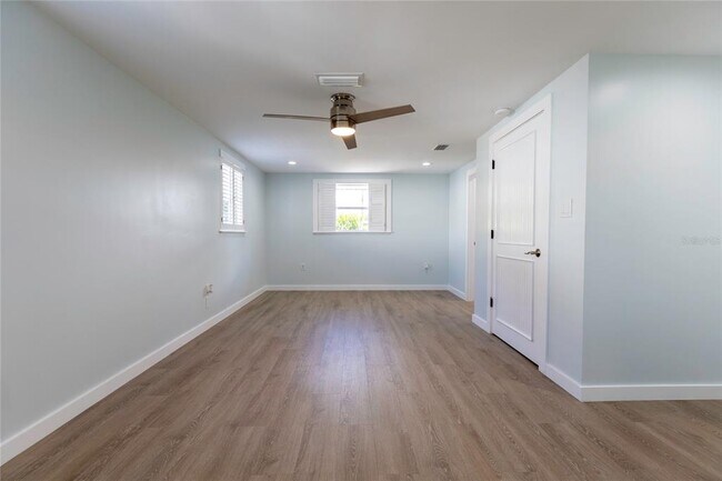 Building Photo - 5923 Briarwood Ave