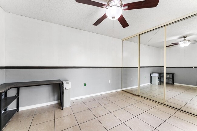 Building Photo - 2410 24th Way