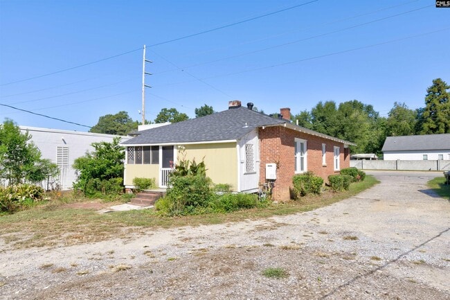 Building Photo - 3012 Rosewood Dr