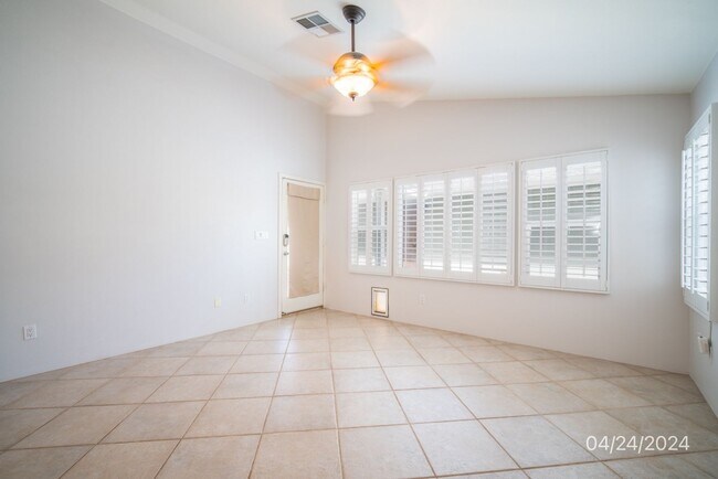 Building Photo - 3 BD/2 BA Home with Enclosed Garage in Ewa Beach (Pets ok)