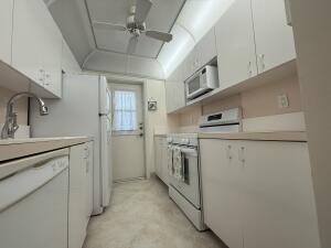 Building Photo - 3640 N Ocean Dr