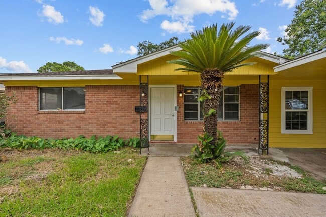 Building Photo - 7405 Carver Ave