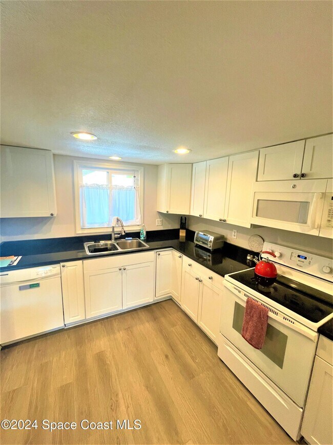 Building Photo - 5807 N Atlantic Ave