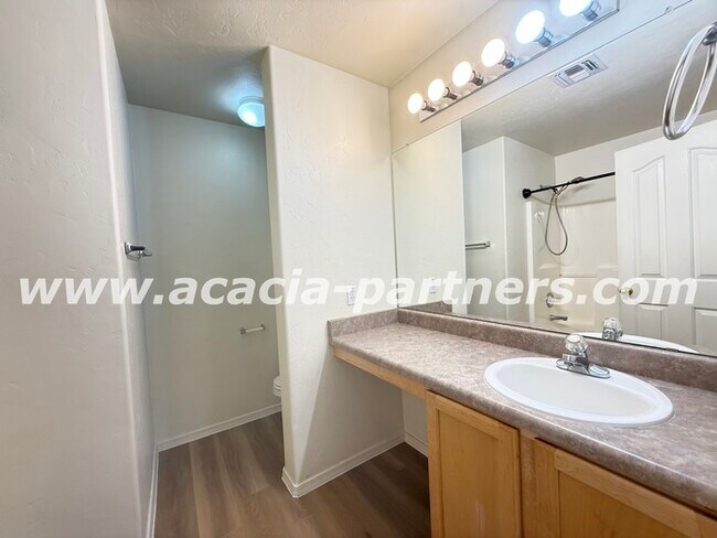 Building Photo - Four Bedroom in Rita Ranch