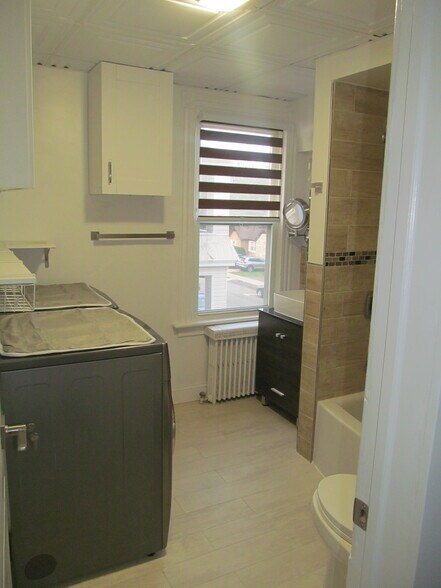 Bathroom No. 1-pic 1 - 307 N 7th St