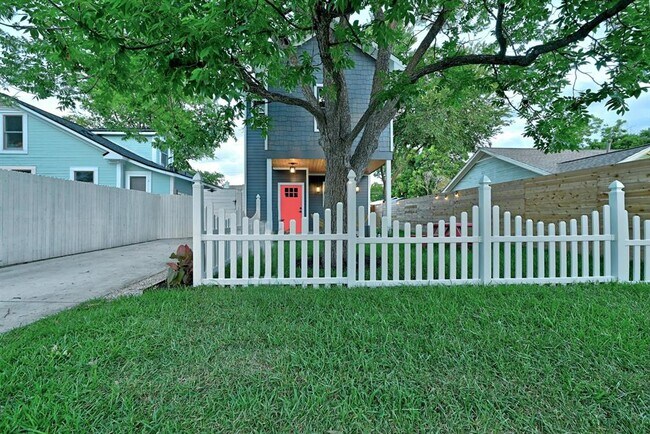 Building Photo - 4313 Maybelle Ave