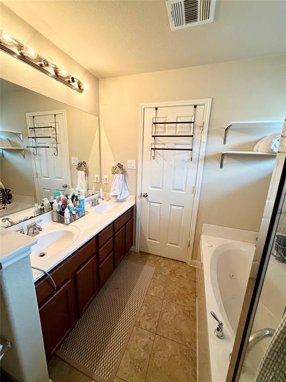 Building Photo - 1310 W Parmer Ln