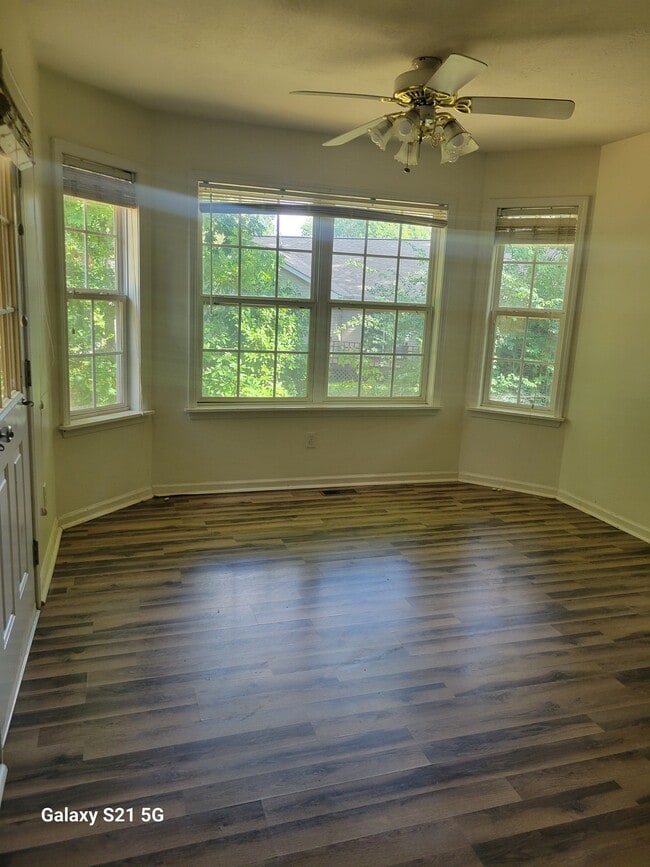 Building Photo - 739 Mockingbird Dr