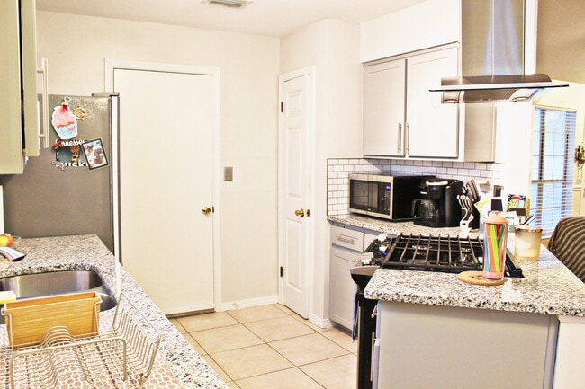 Building Photo - 159 Meadowbrook Ct