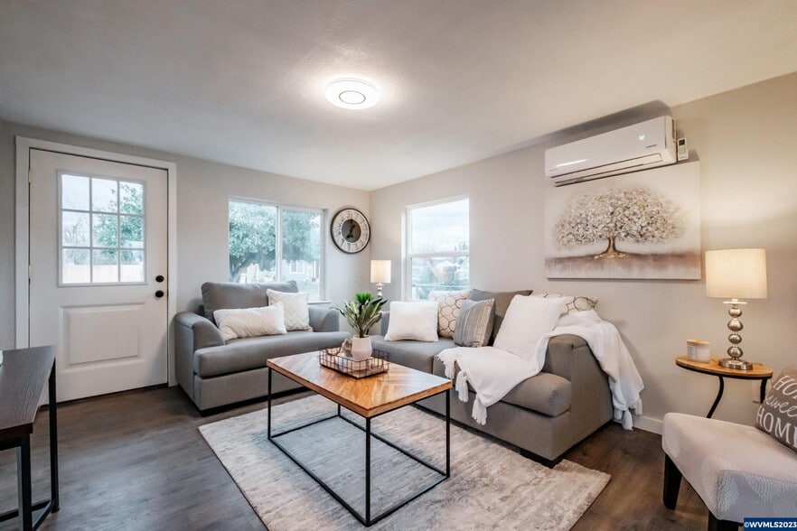 Building Photo - 440 S 6th St