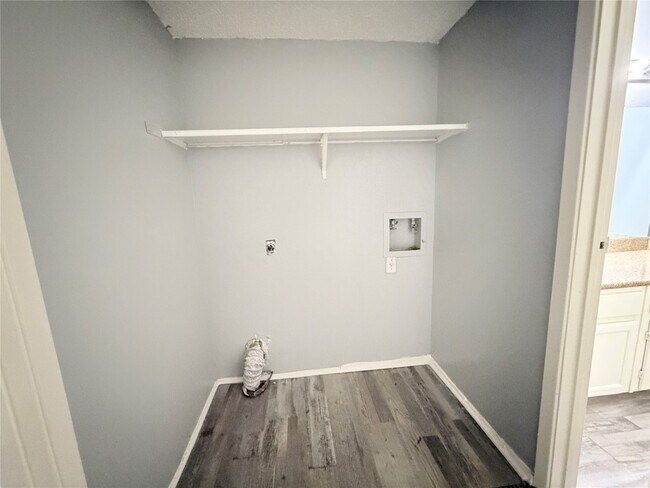 Building Photo - 9461 Pagewood Ln