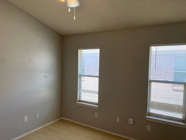 Building Photo - 3108 110th St