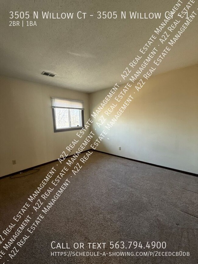 Building Photo - 2 bedroom, 1 bath move in ready- walking d...