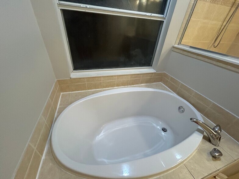 Bathtub - 269 Porta Rosa Cir