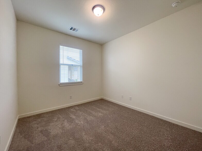 Building Photo - 6912 Llano Dr