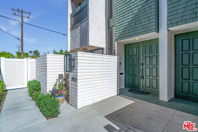 Building Photo - 9509 W Olympic Blvd
