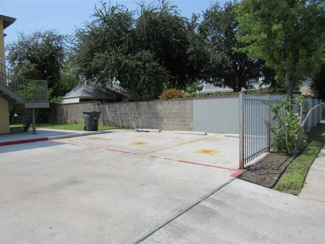 Building Photo - 1720 Juarez Ave