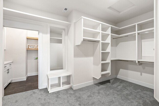 Building Photo - 2460 W Iron Coop St