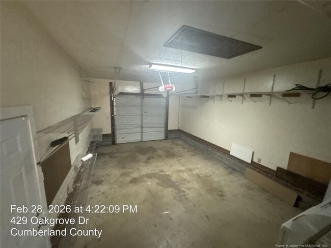 Building Photo - 429 Oakgrove Dr