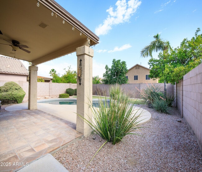 Building Photo - 9643 E Sheena Dr