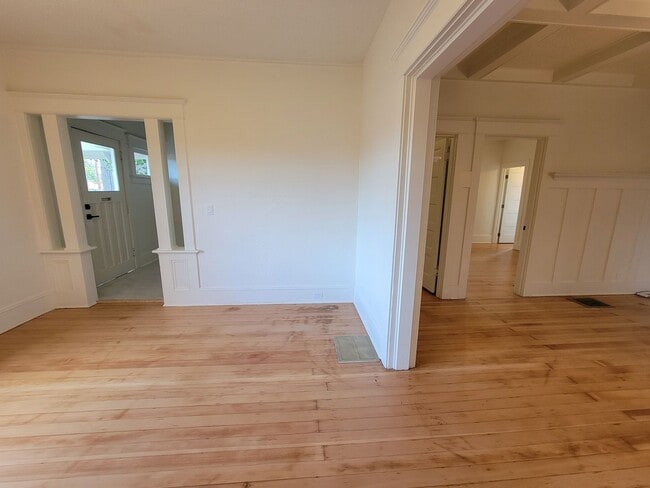 Building Photo - Don’t Miss This! Spacious 2 Bed, 2 Bath in North Portland